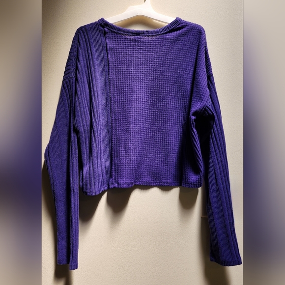 NEW Long-sleeve Purple Cropped T-shirt Size Medium♥︎ - Picture 3 of 10